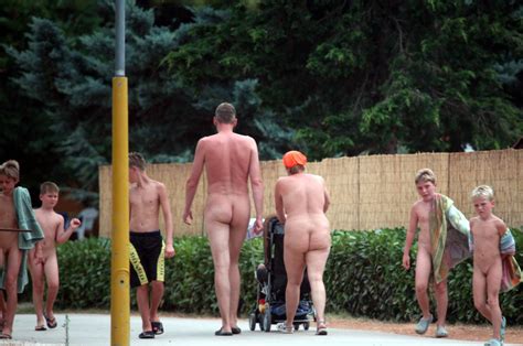 Naturist Day Walk Passage From Purenudism Gallery 24 1 MB TheNudism