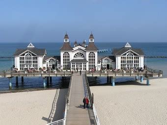 Beide wollen ein haus auf dem land verkaufen, das sie von ihrem vater geerbt haben, und stine bietet ihre dienste als architektin an. Ferienhaus "Haus der Winde" Rügen, Charlet "LUVA ...