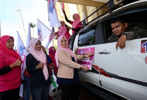 Mas ermieyati samsudin mp profile (malay). Skuad Puteri Peduli bantu mangsa banjir | Nasional ...