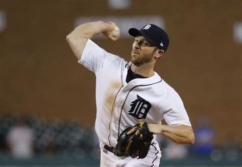 Andrew Romine S No Rule As Pitcher Don T Hurt Anybody Including