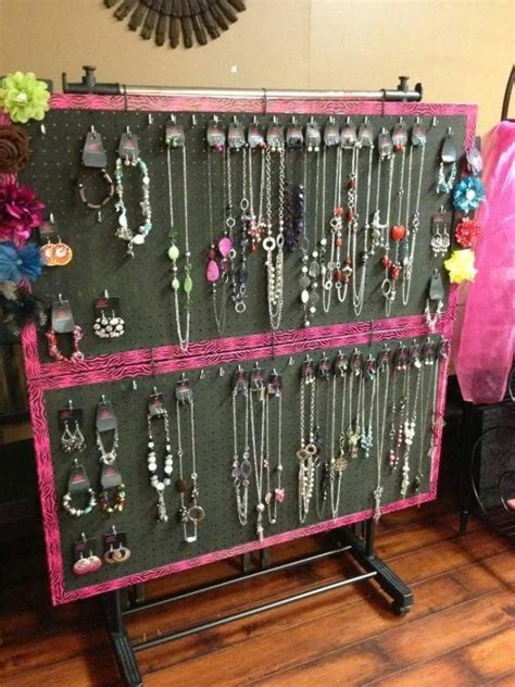 Displaying Jewelry Here S A Pink Pegboard Table Display Diy Jewelry