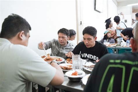 Potret Raffi Ahmad Dkk Makan Seafood Di Medan Bareng Bobby