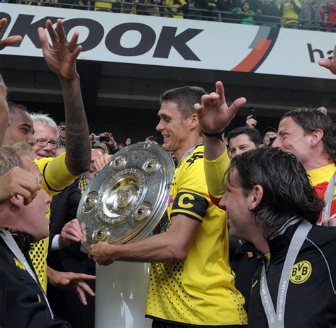 This spot for espn international was inspired by the beautifully ornate deutsche meisterschale championship trophy of the bundesliga or german football… 81 Punkte: Dortmund, der beste Deutsche Meister aller ...