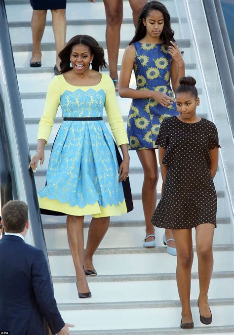 Michelle Obama And Daughters Sasha And Malia To Meet Prince Harry On Britain Tour Daily Mail