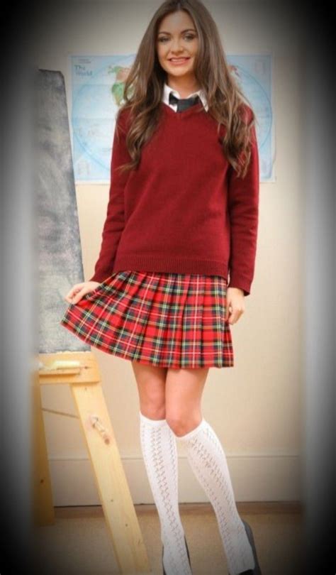 Iampoppy Adlı Kullanıcının Uniform Skirt Panosundaki Pin Kızlar