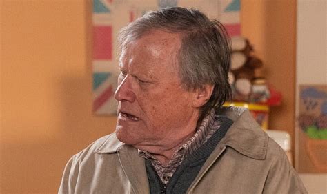 Coronation Street Viewers Work Out Unexpected Love Triangle For Roy