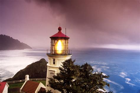 Heceta Head Lighthouse Oregon Coast Photograph By F Stuart