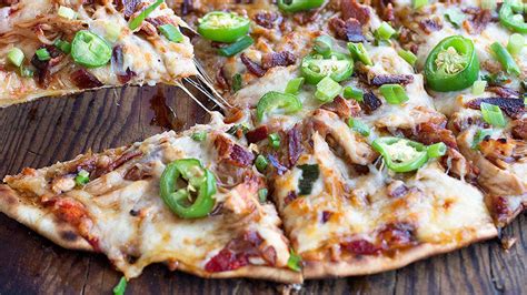 Recette Pizza au Poulet Grillé au Miel et à la Sauce Sriracha Circulaire en ligne