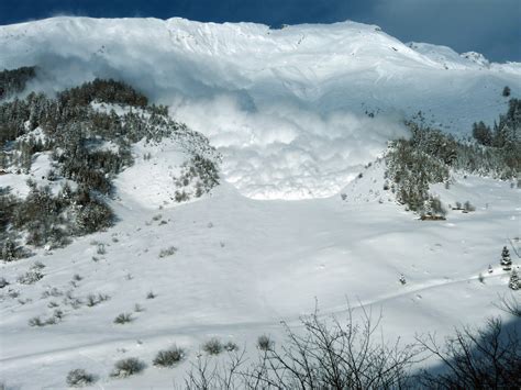 1 Image Of A Typical Powder Snow Avalanche At Vdls Released In The