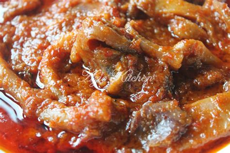 Cumi, kentang, pete, bumbu halus, 4 bawang putih, 4 bawang merah, 8 cabe merah, rayko, gula. Sambal Tumis Sotong Kering Sebagai Lauk Nasi Lemak - Azie ...