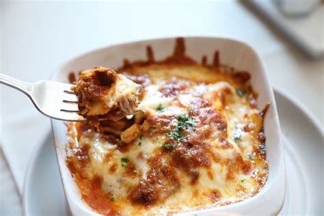 Gratin de pâtes aux saucisses et poivrons rôtis