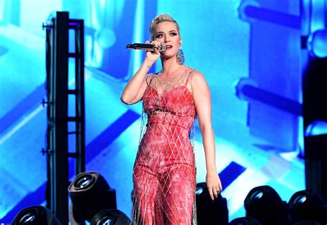Pregnancy Rumors Fly After Katy Perry Appears With Baby Bump in New ...