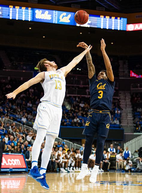 Ucla Mens Basketball Squeezes By California At Home Daily Bruin