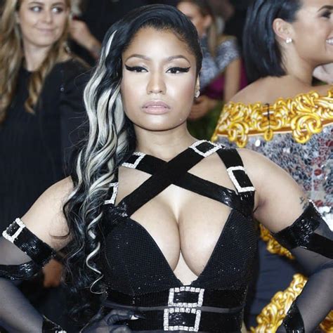 Nicki Minaj Flaunts Crazy Cleavage In Strappy Moschino Gown