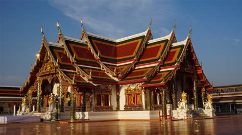 Gambar Bangunan Istana Agama Budha Tempat Beribadah C