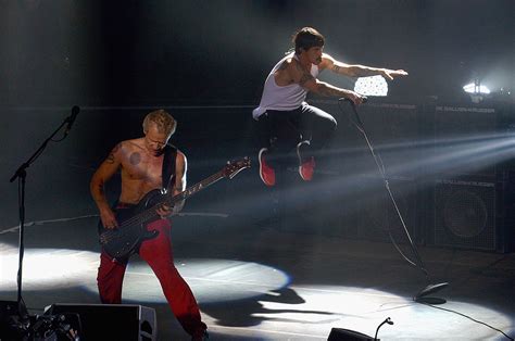 Red Hot Chili Peppers Bringing The Getaway Tour To Grand Rapids Van