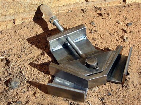 The idea here was to have something that i can use to clamp 90 degree angles with. Corner Clamp, by C. Brideweser | Proyectos de soldadura ...