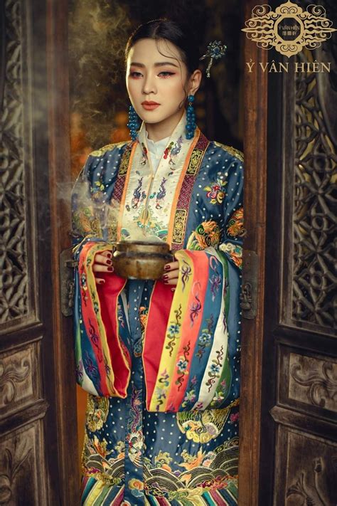 Woman In Nh T B Nh Dress Nguy N Dynasty Costume By V N Hi N