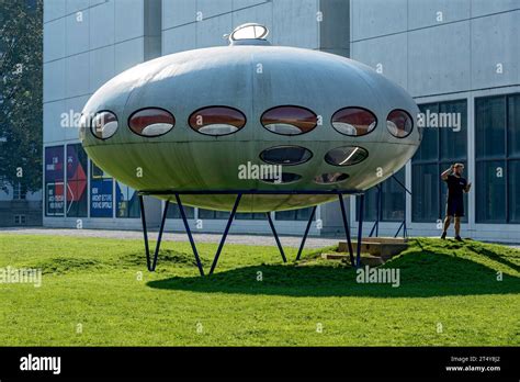 futuro futuro house round house made of plastic by matti suuronen futuristic functional ufo