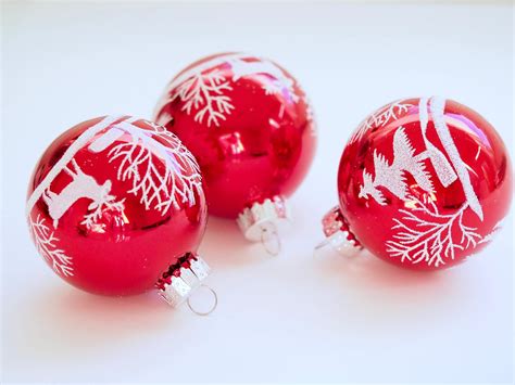 Homemade Christmas Baubles · How To Make A Christmas Tree Ornament