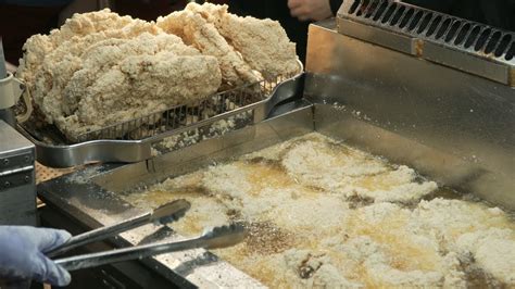 Taiwanese Street Food Ji Pai Giant Fried Chicken Chop Youtube