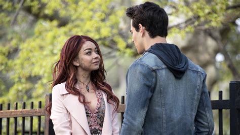 Comic Con 2017 Shadowhunters Brings In Sarah Hyland As Seelie Queen Ign