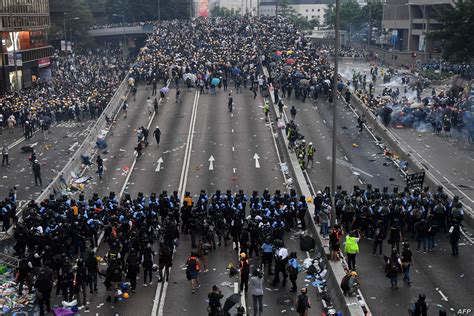 Latest news on hong kong protests, hong kong extradition law, police, democracy, occupy central, strike, mong kok, airport, yuen long attack. US Calls for Restraint as Hong Kong Protests Turn Violent ...