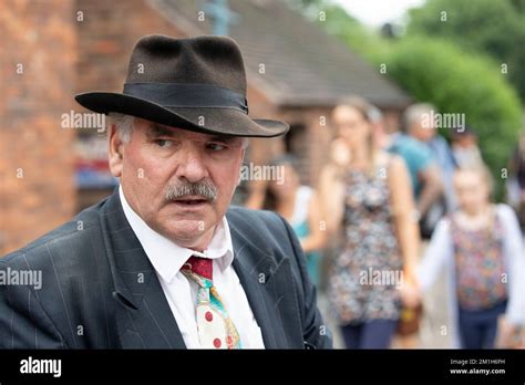 Man Trilby Suit Hi Res Stock Photography And Images Alamy