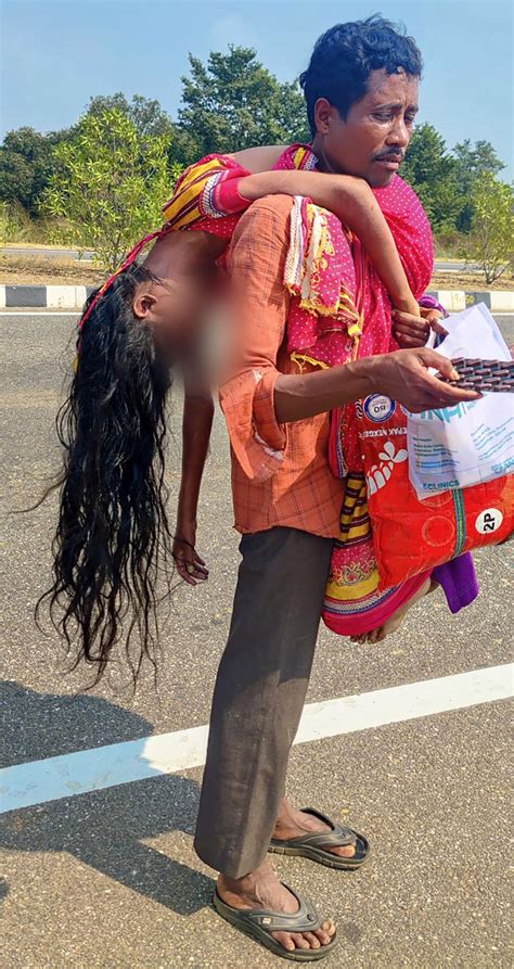 In Dana Majhi Rerun Odisha Man Carries Wifes Body On Shoulder Trendradars India
