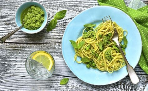 Cómo hacer espagueti verde con cilantro para que quede cremoso