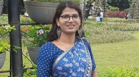 First Person To Get Transgender Id In Maharashtras Tribal Nandurbar