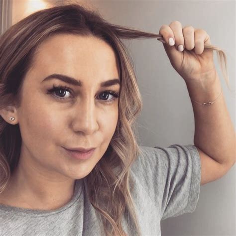 How To Curl Hair With A Straightener According To A Hairstylist How