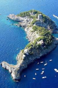 This Gorgeous Island Off The Amalfi Coast Looks Like A