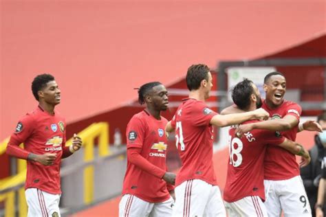 The official manchester united website with news, fixtures, videos, tickets, live match coverage, match highlights, player profiles, transfers, shop and more. Manchester United goleia em casa e sonha com Liga dos ...