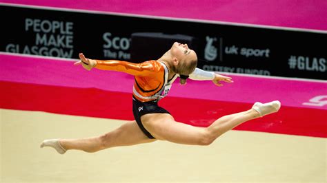 Lieke wevers (born 17 september 1991) is a dutch artistic gymnast.she has competed internationally as a senior since 2009. De do's en don'ts voor WK-finaliste Lieke Wevers | NOS