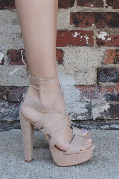 Tacones Nude Que Toda Mujer Debe Tener Pretty Shoes Beautiful Shoes Cute Shoes Me Too Shoes