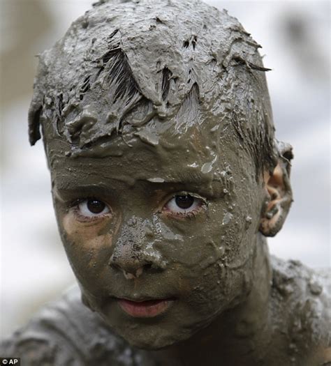 Hitting Pay Dirt Hundreds Of Kids Get Down And Dirty For Michigans
