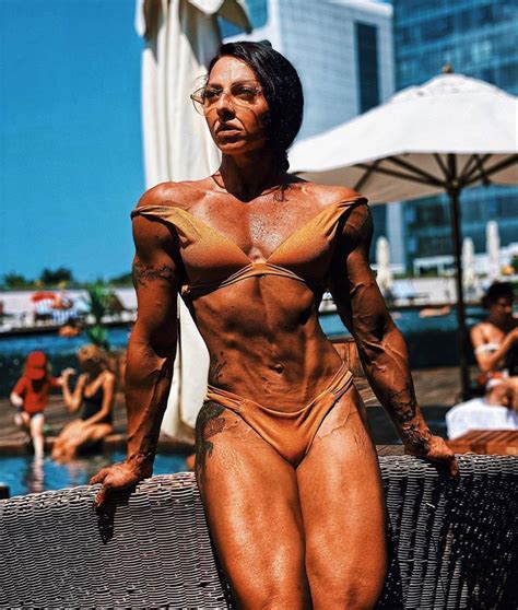 Pin By World All Corners On Femalebodybuilding Back And Biceps Female Athletes Fitness Models