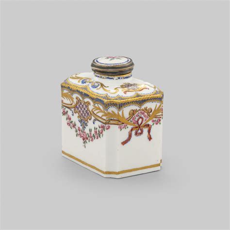 Coffee canisters lengthen your coffee's shelf life, improve its taste, and look great on the counter. Tea canister