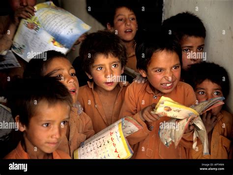 Pakistan School Girl Hi Res Stock Photography And Images Alamy