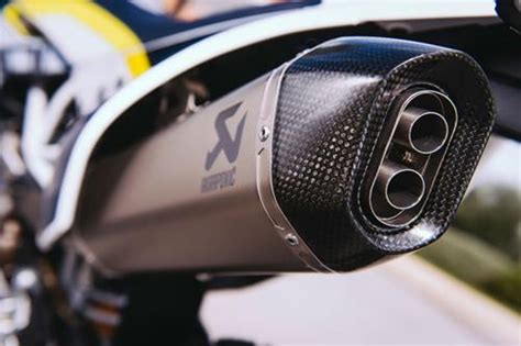 It is simple to install and replaces a stock muffler. Akrapovic "Slip-on Line" - Midwest Racing