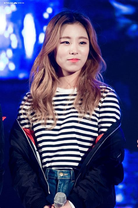 See more ideas about mamamoo, wheein mamamoo, moonbyul. #Wheein #MAMAMOO #live | Hwasa, Garotas, Moonbyul