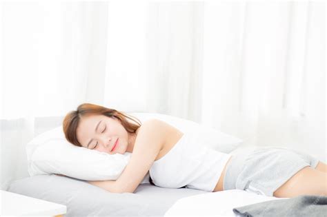 Premium Photo Beautiful Asian Woman Sleeping Lying In Bed
