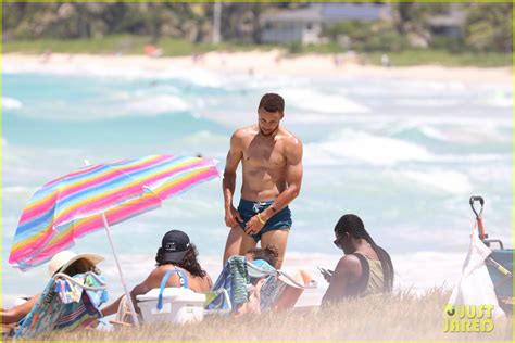 Photo Shirtless Steph Curry Hits The Beach With Wife Ayesha Photo