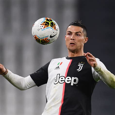 Mit seiner geste könnte der portugiesische nationalspieler einen trend losgetreten haben, den ersten. Cristiano Ronaldos Vermögen steigt wohl 2020 auf eine ...