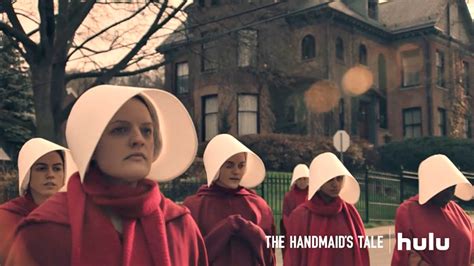 Элизабет мосс, ивонн страховски, джозеф файнс и др. This Is Why 'The Handmaid's Tale' Should Freak You Out