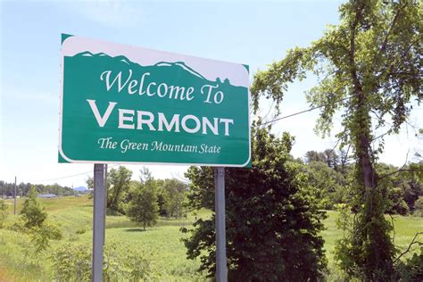 Welcome To Vermont State Sign Along The Road Mountain States Vermont