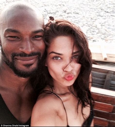 Shanina Shaik Posts Selfie Showing Her Late Night Workout Daily Mail Online