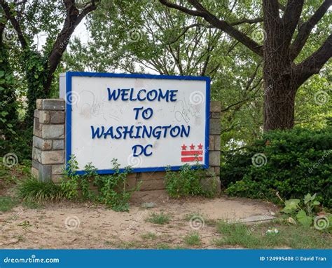 Washington Dc Welcome Sign Sitting Arlington And Georgetown Stock Photo