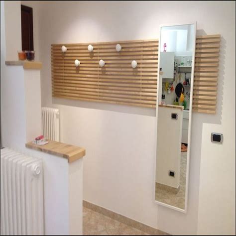 Bringen sie farbe in ihren flur und halten sie ganz einfach ordnung. Extrem Schmaler Flur Garderobe Selbst Bauen (mit Bildern) | Garderobe selber bauen, Garderobe ...